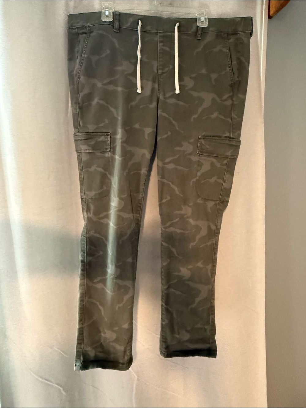 Women’s Torrid Camo Cargo Pants with Drawstring Waist - Olive Green